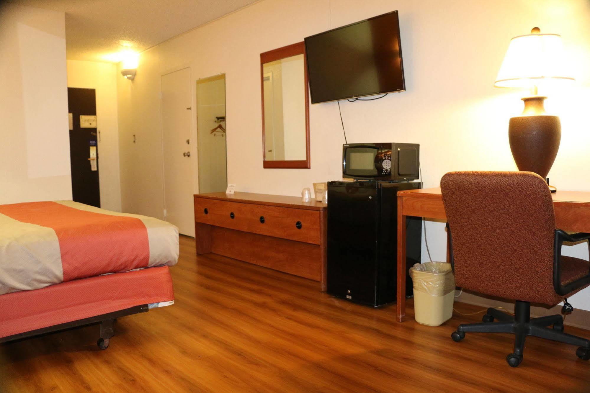 Sky Hotel At Tulsa Airport Extérieur photo